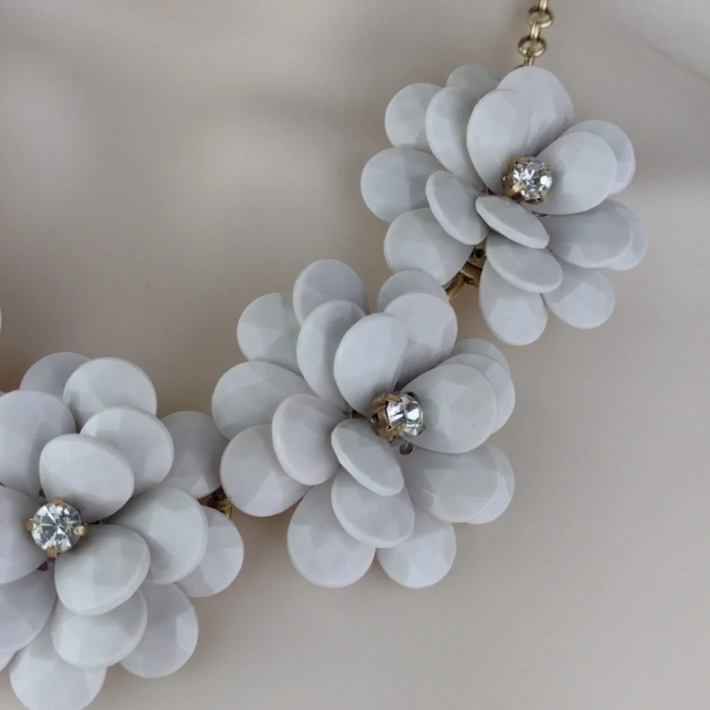 J. Crew 5 Cream Flowers With Rhinestone Pistils Statement Necklace
